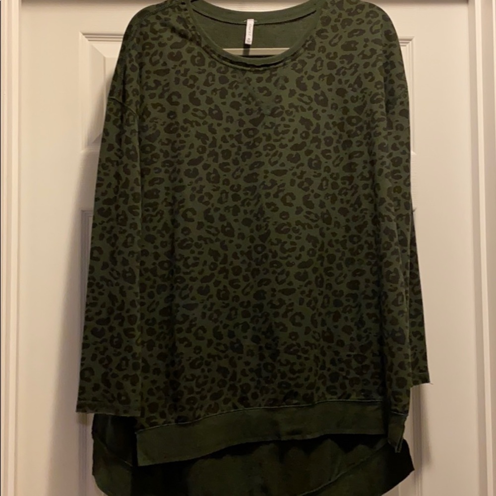 Z Supply Weekender Olive leopard XS